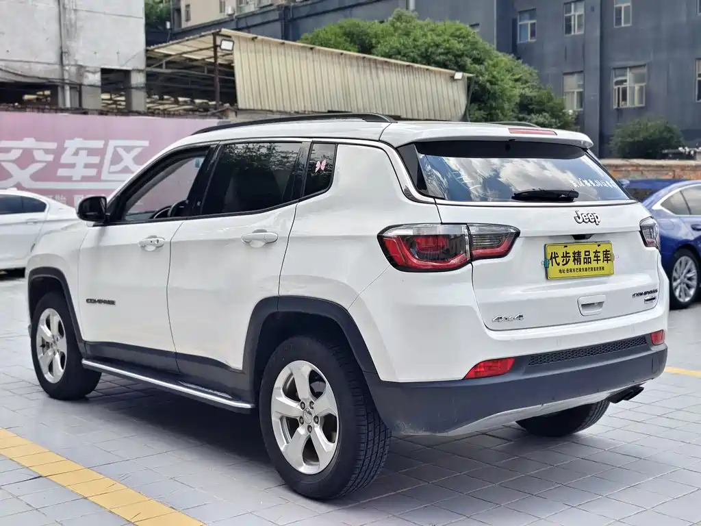 Jeep Compass 2018 — фото 19