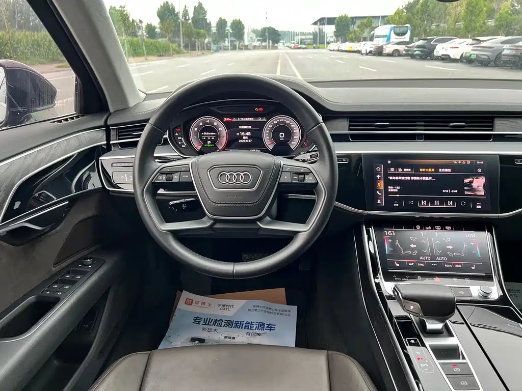 Audi A8 2018 — фото 9