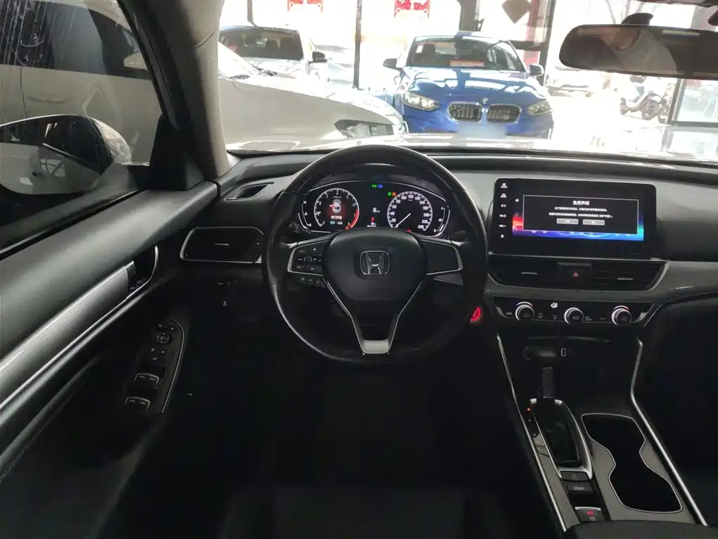 Honda Accord 2022 — фото 11