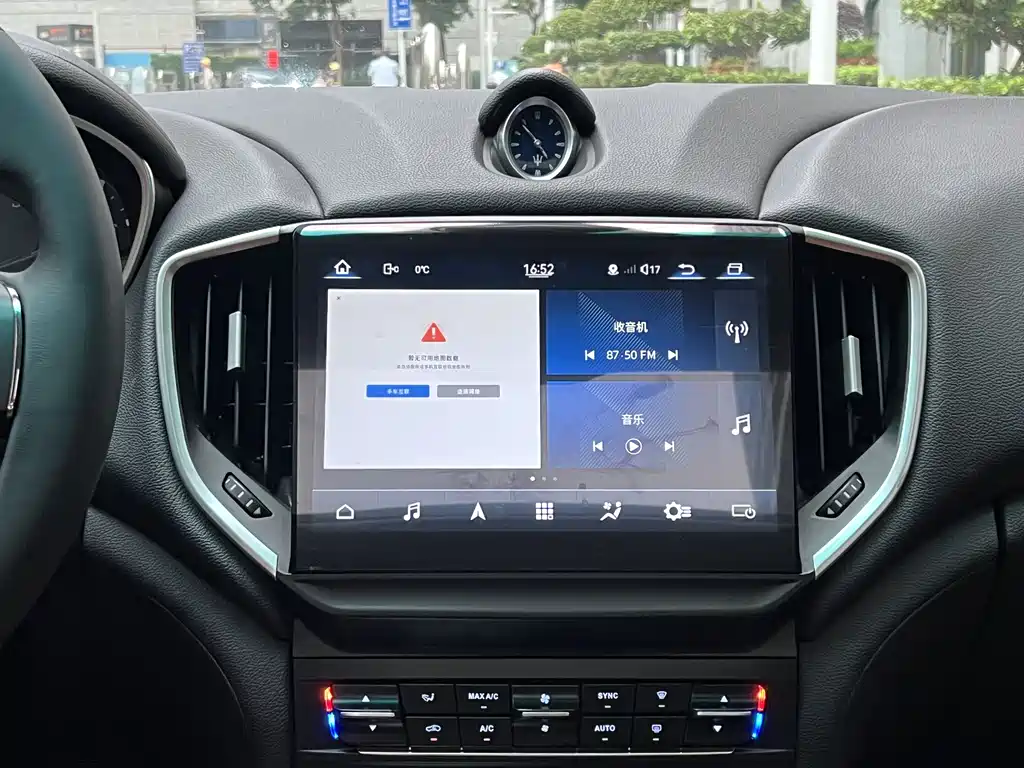 Maserati Ghibli 2015 — фото 14