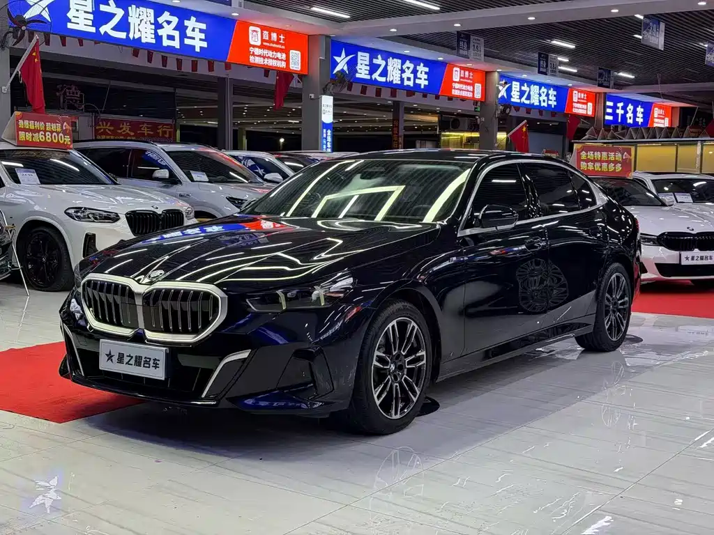 BMW 5 Series 2025 — фото 1