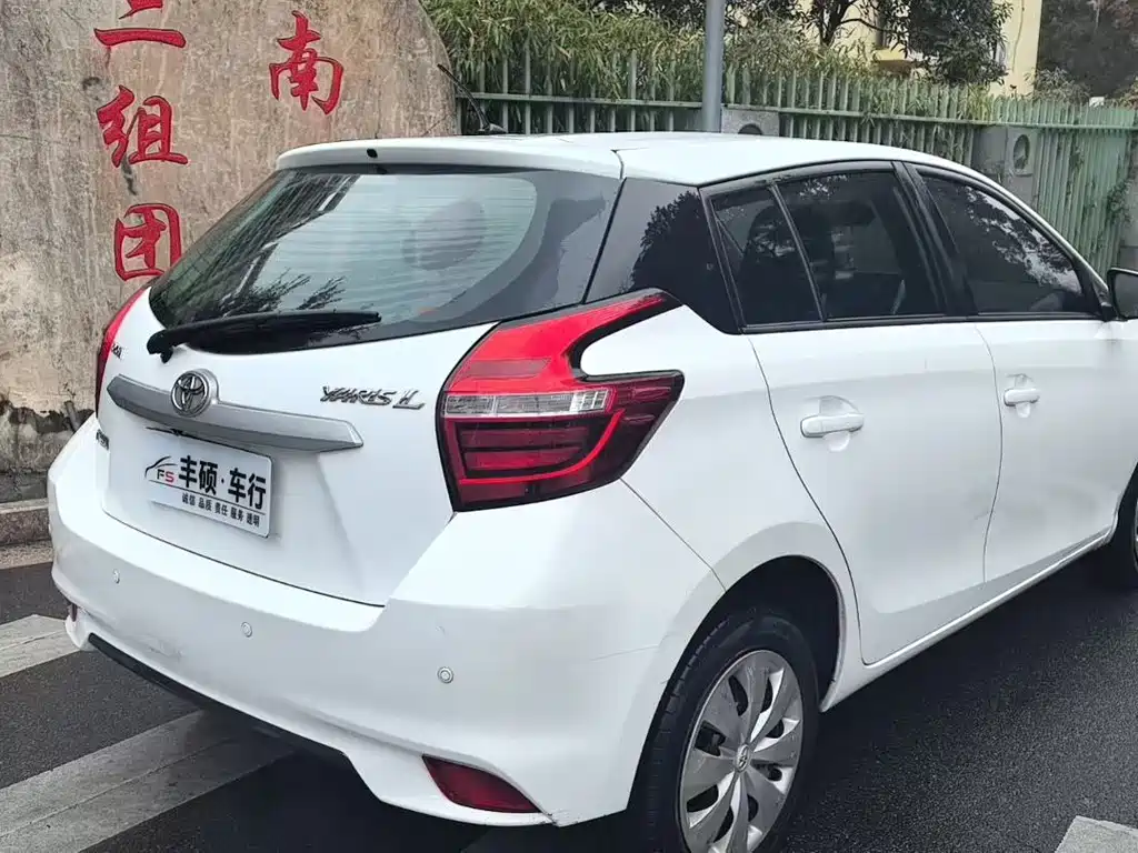 Toyota Yaris L 2018 — фото 9