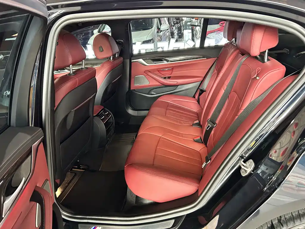BMW 5 Series 2020 — фото 10