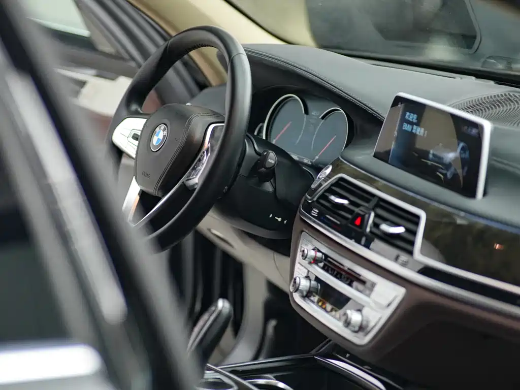 BMW 7 Series 2016 — фото 5
