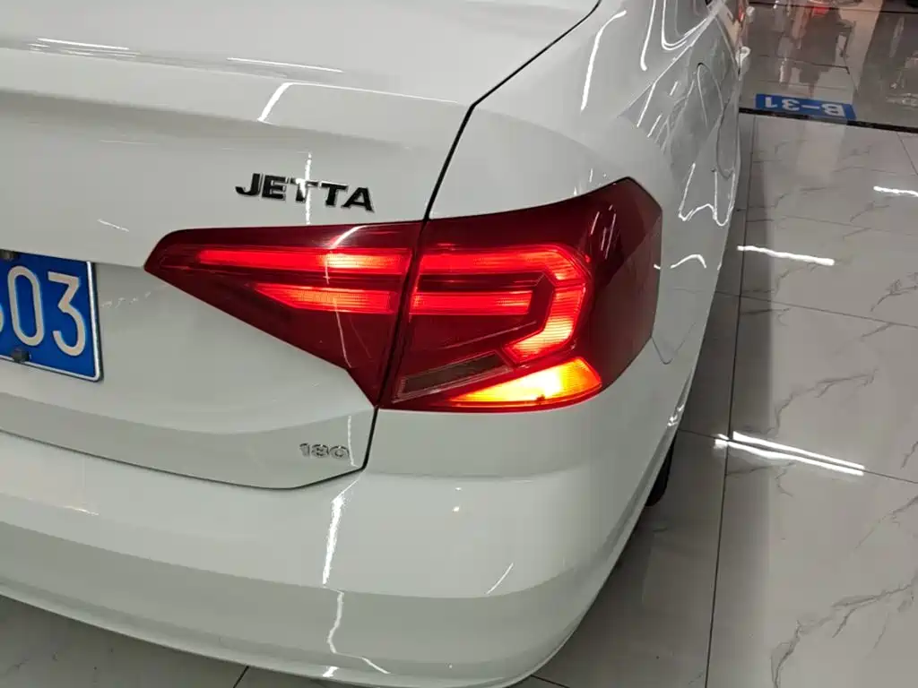 Volkswagen Jetta 2018 — фото 8