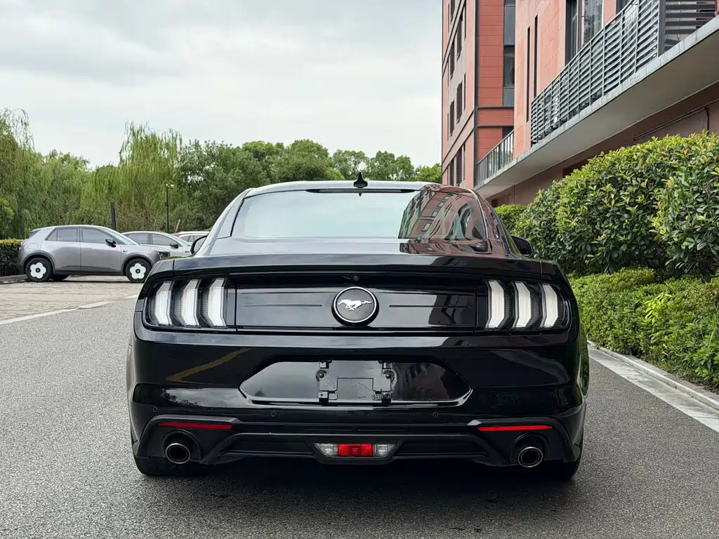 Ford Mustang 2020 — фото 16