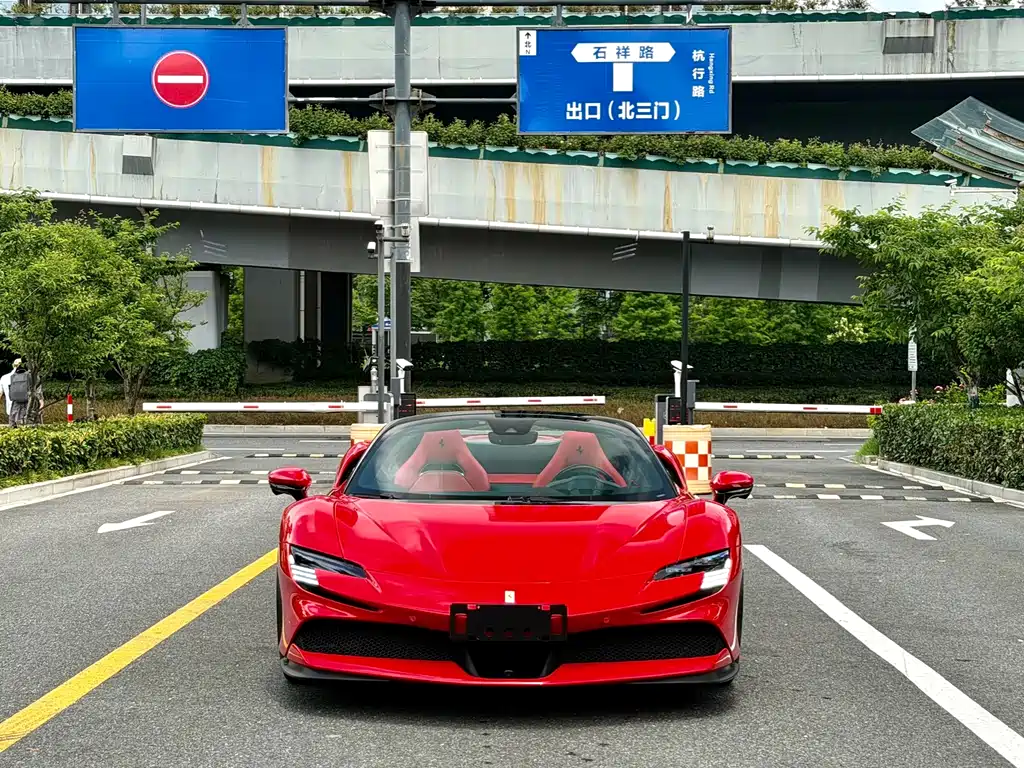Ferrari SF90 2022 — фото 1