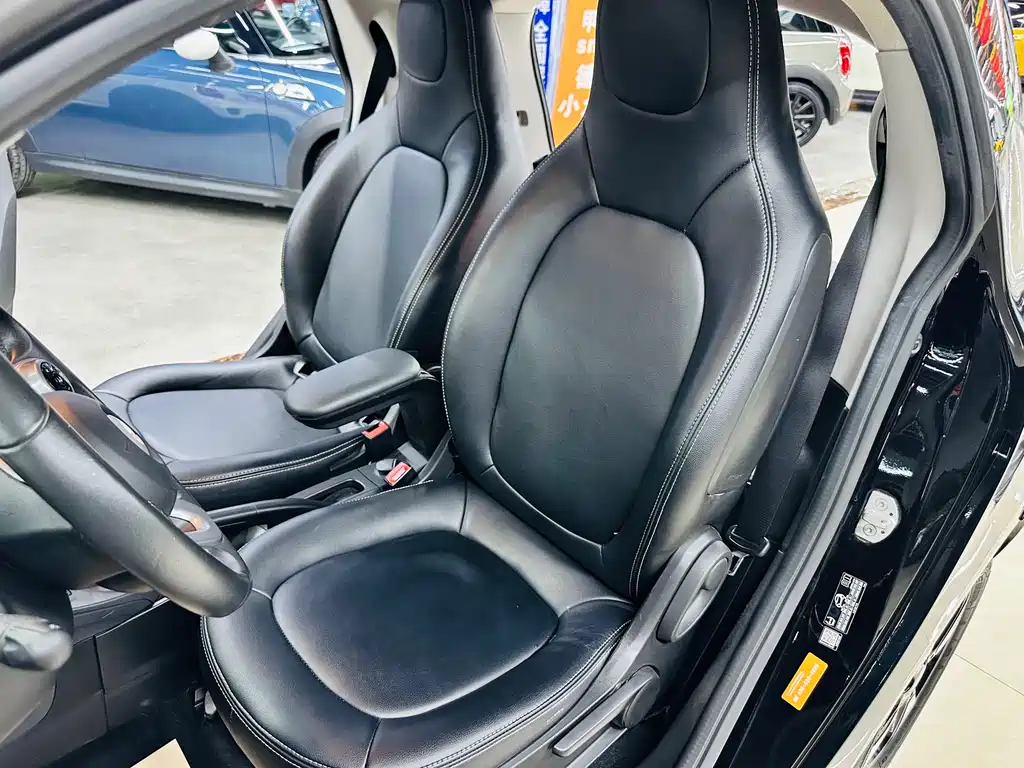 smart Fortwo 2018 — фото 17