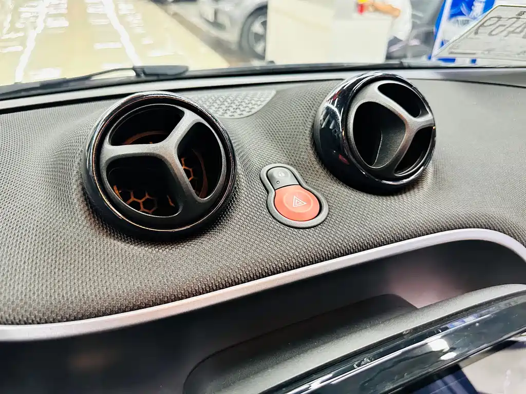 smart Fortwo 2018 — фото 34
