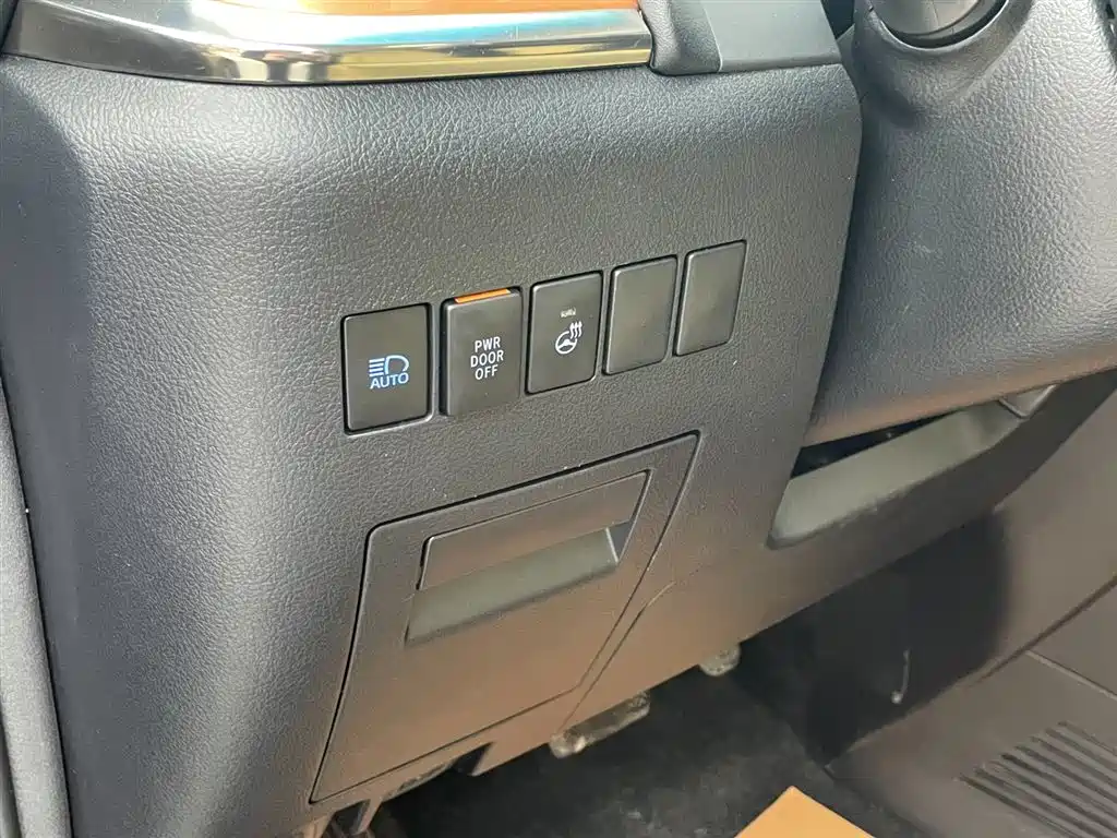 Toyota Alphard 2020 — фото 22