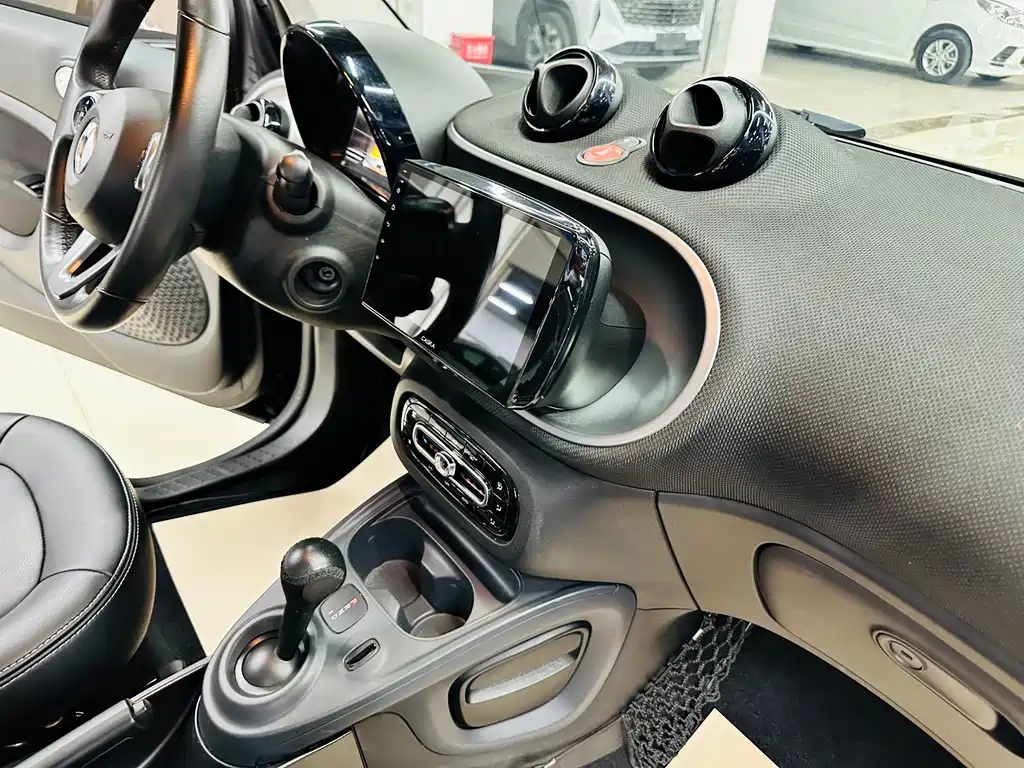 smart Fortwo 2018 — фото 26