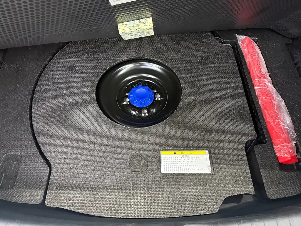 Toyota Yaris L 2022 — фото 20