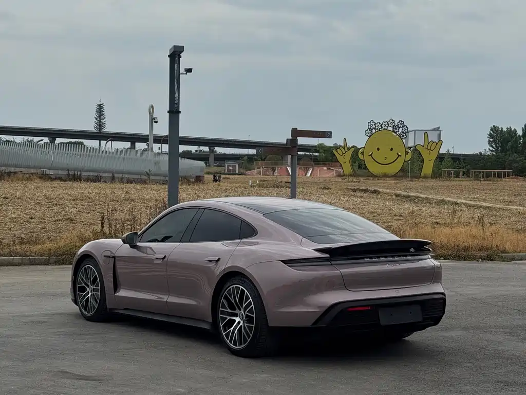 Porsche Taycan 2021 — фото 9