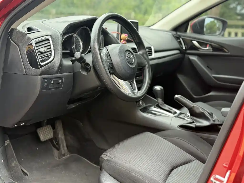 Mazda 3 Axela 2016