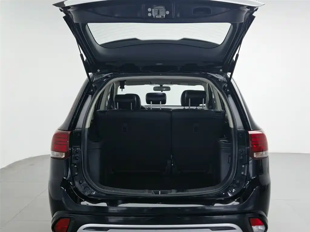 Mitsubishi Outlander 2021 — фото 16