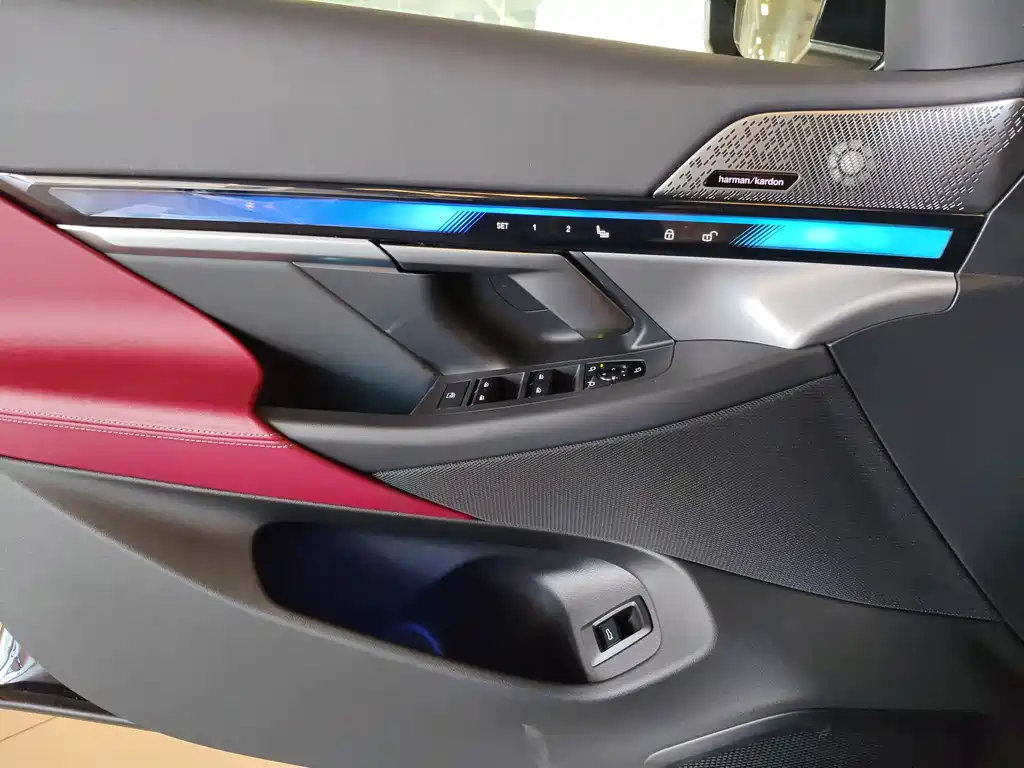 BMW i5 2025 — фото 18