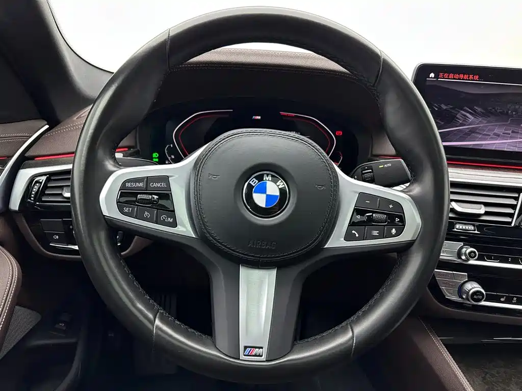 BMW 5 Series 2022 — фото 10