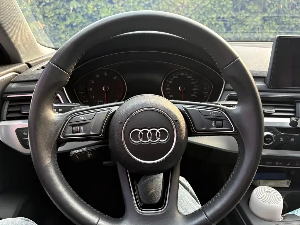 Audi A4L 2018 — фото 8