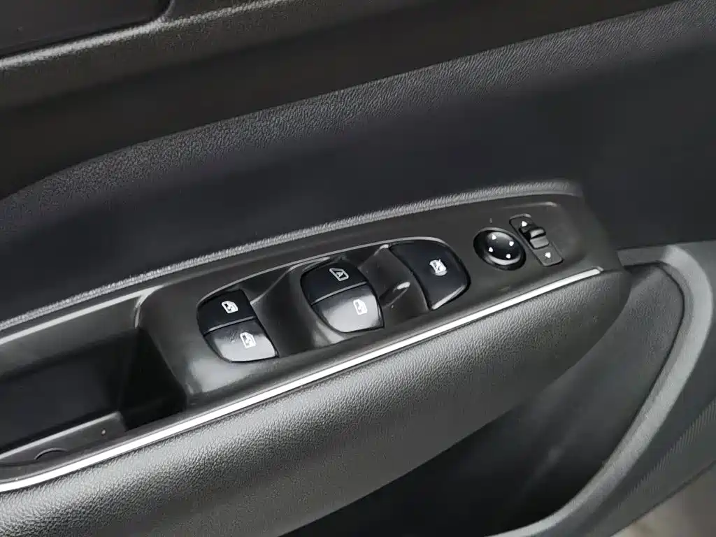 Renault Koleos 2018 — фото 9
