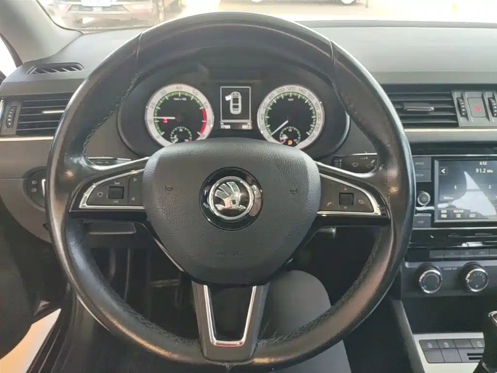 Skoda Octavia 2018 — фото 11