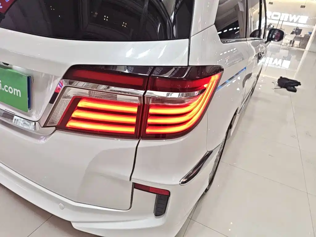 Honda Elysion 2018 — фото 8