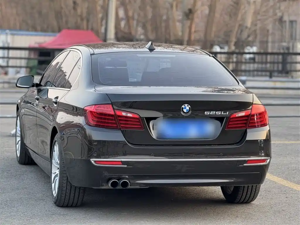 BMW 5 Series 2016 — фото 25