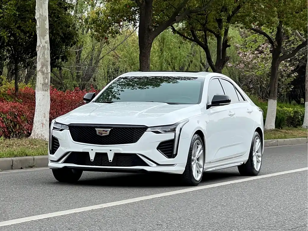 Cadillac CT4 2021 — фото 1
