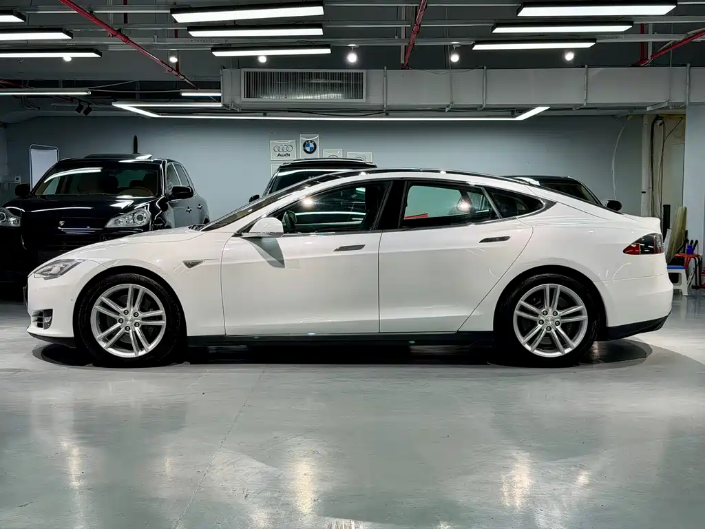 Tesla Model S 2016 — фото 4