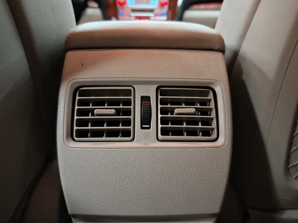 Subaru Outback 2011 — фото 32