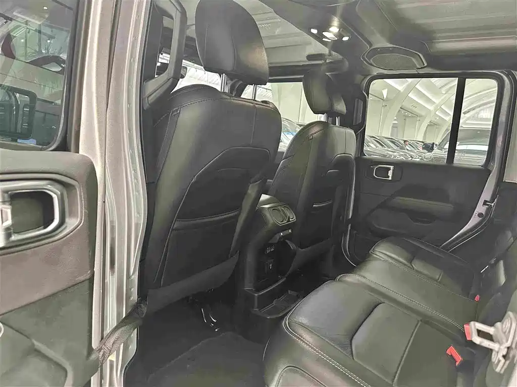 Jeep Wrangler 2020 — фото 11