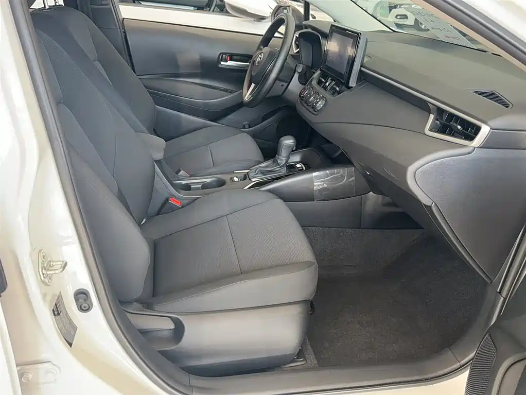 Toyota Corolla 2025 — фото 10