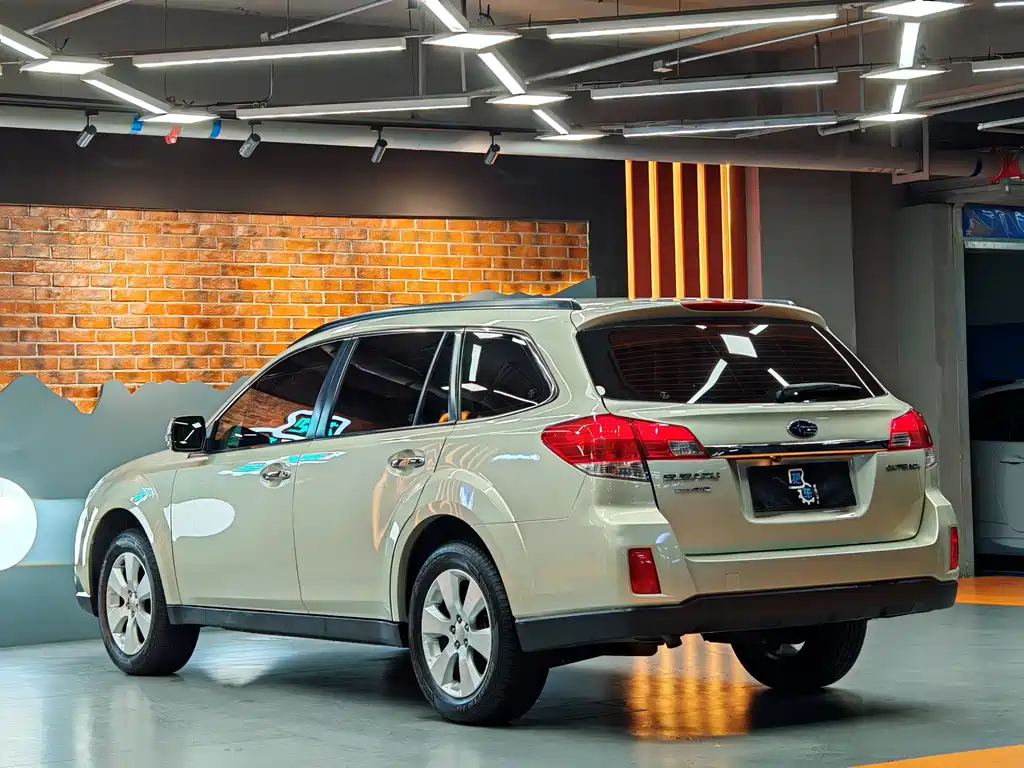 Subaru Outback 2011 — фото 10