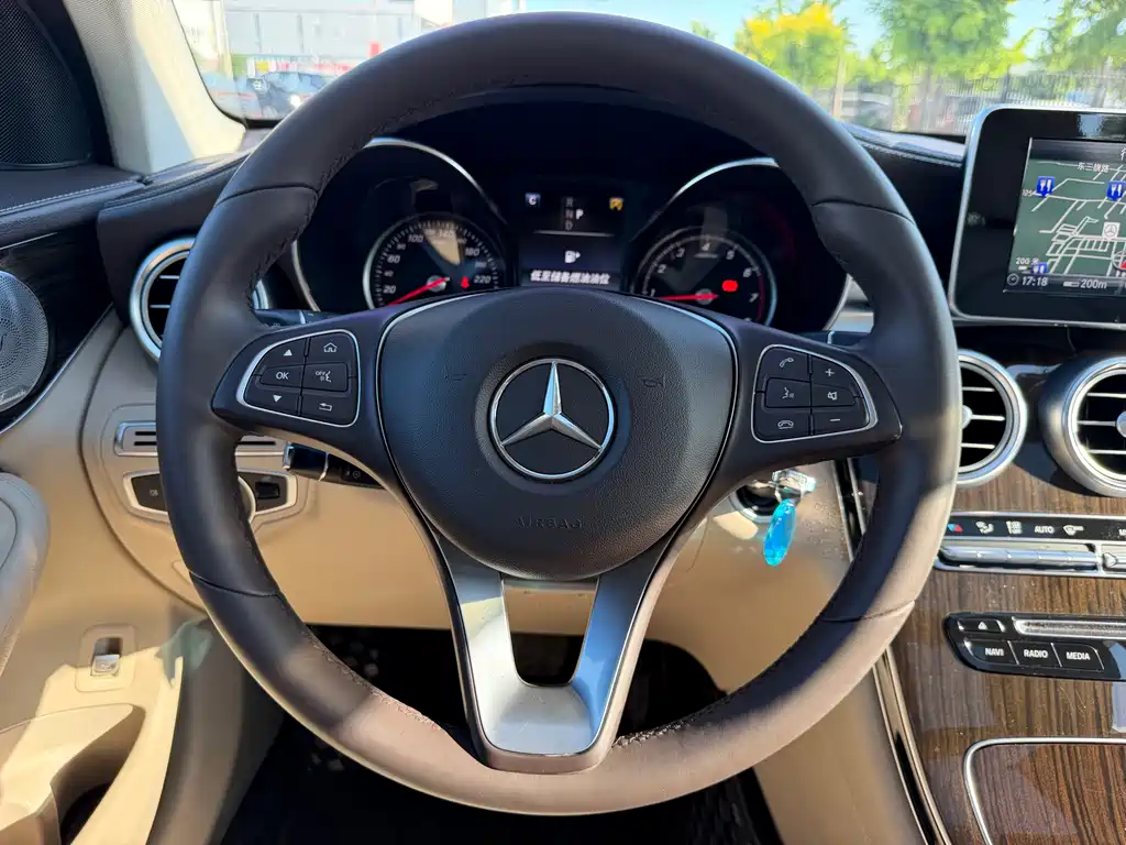 Mercedes-Benz GLC 2018 — фото 19