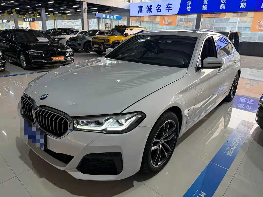 BMW 5 Series 2022 — фото 1