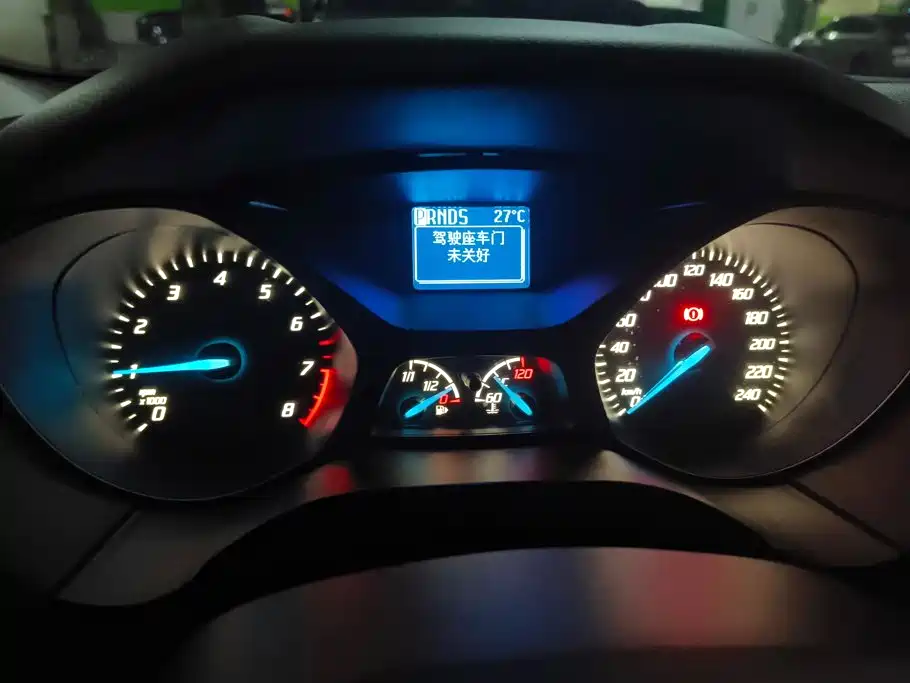 Ford Focus 2014 — фото 14