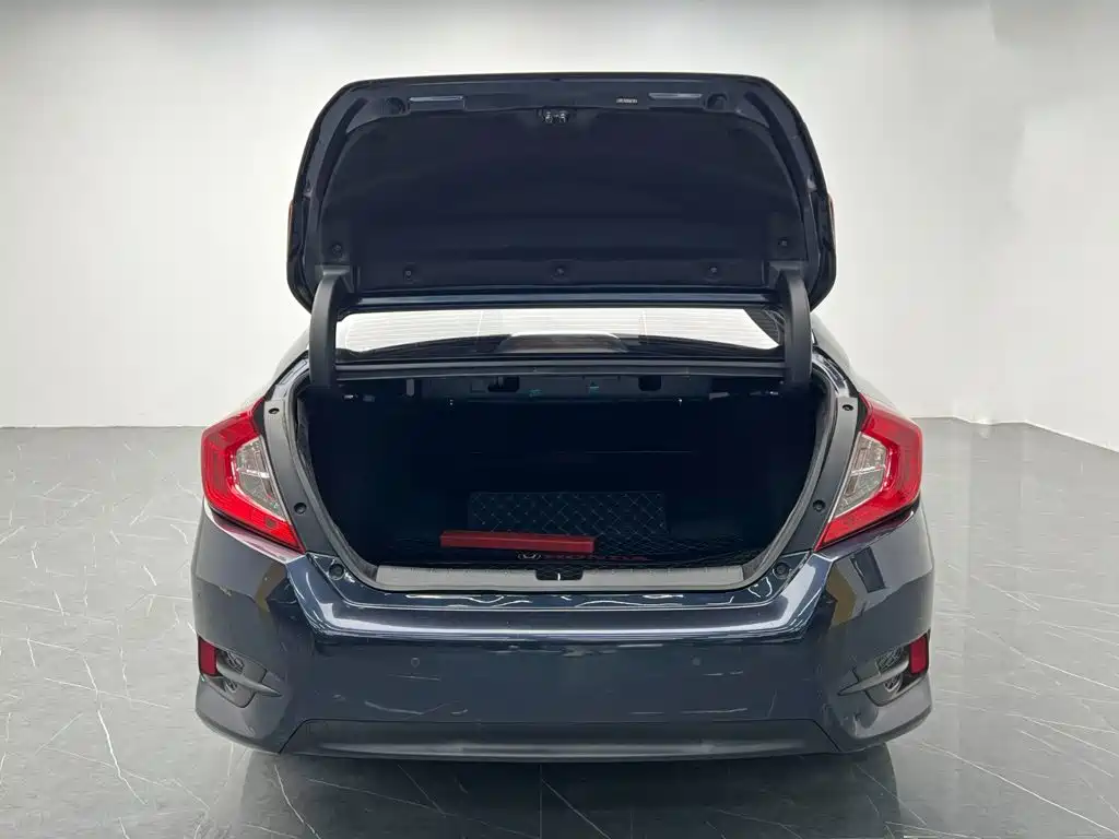 Honda Civic 2018 — фото 14