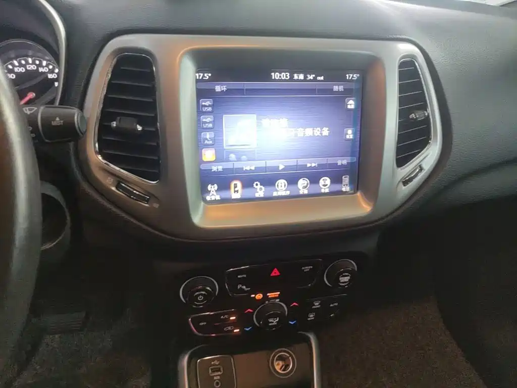 Jeep Compass 2017 — фото 13