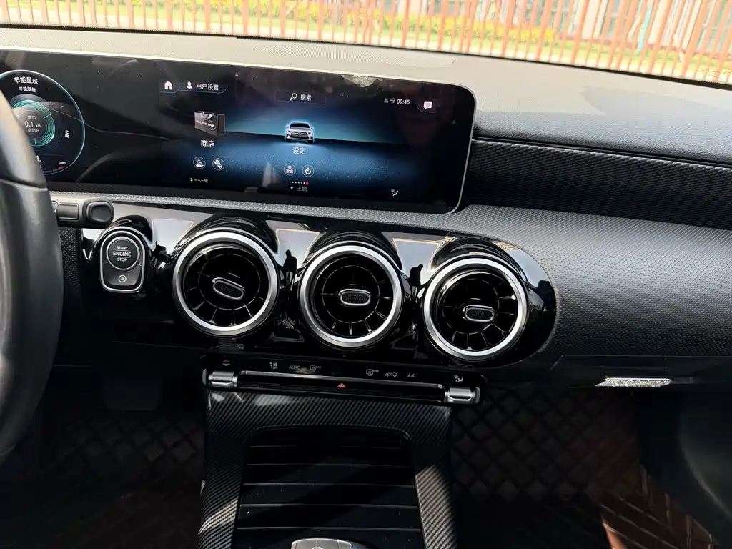 Mercedes-Benz A-Class 2019 — фото 10