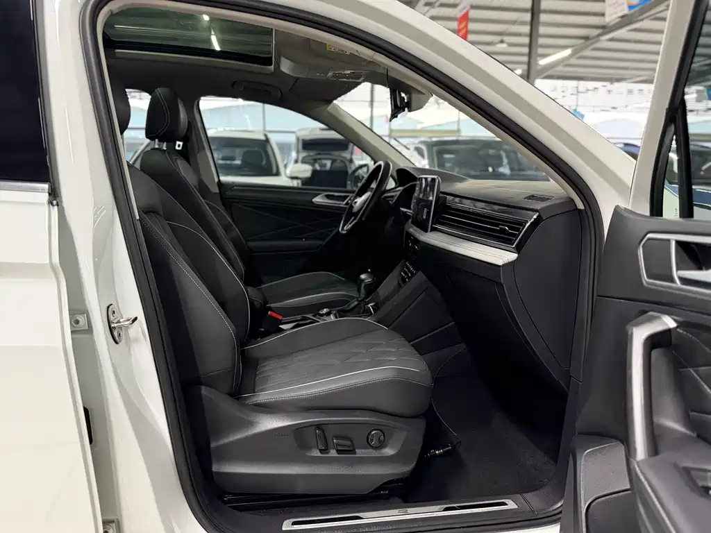 Volkswagen Tiguan L 2023 — фото 16