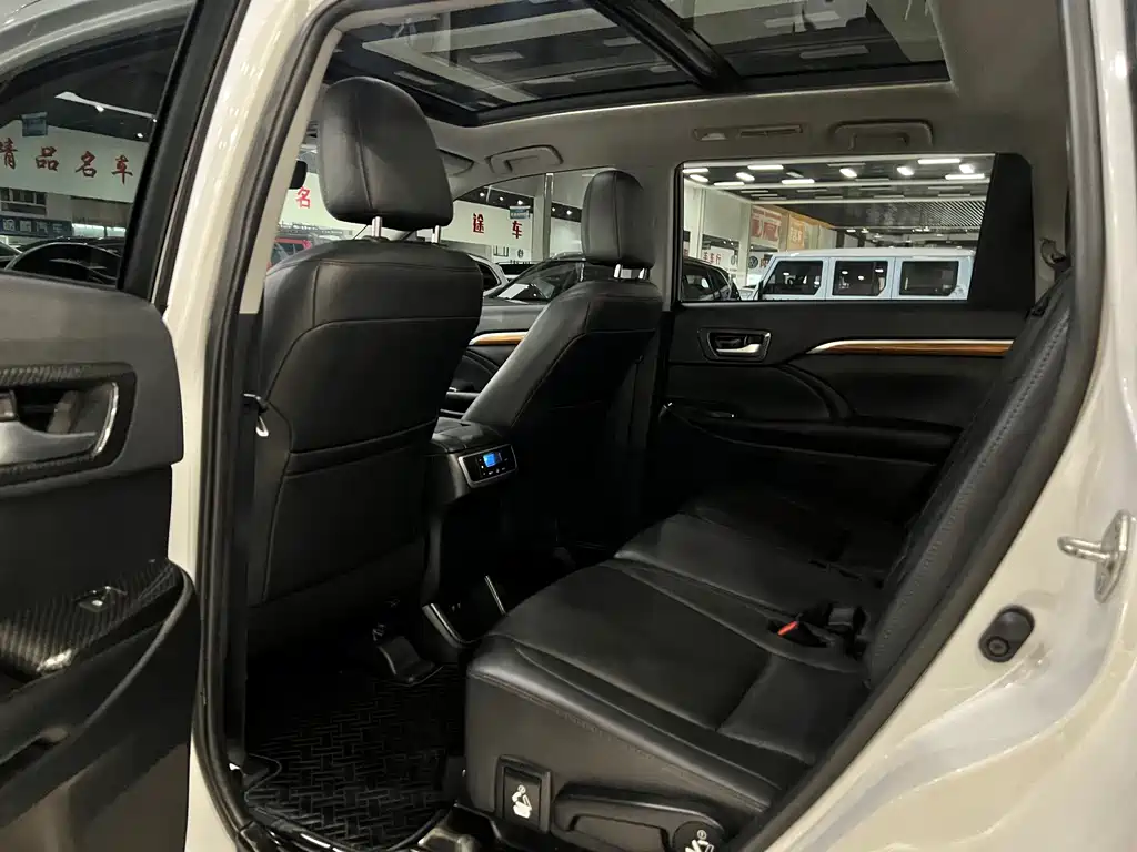 Toyota Highlander 2020 — фото 12