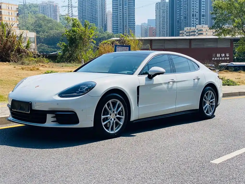 Porsche Panamera 2019 — фото 1