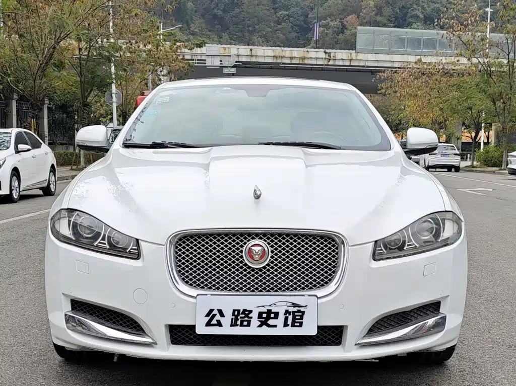 Jaguar XF 2014 — фото 8