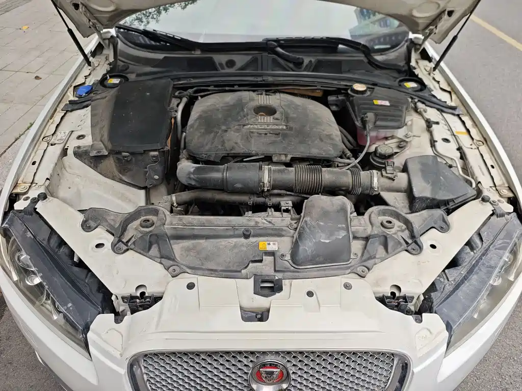 Jaguar XF 2014 — фото 17