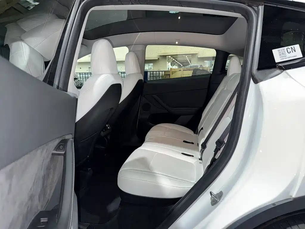 Tesla Model Y 2023 — фото 10