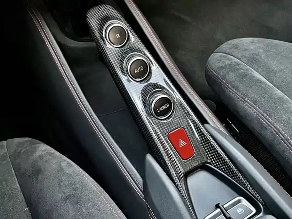 Ferrari F8 2022