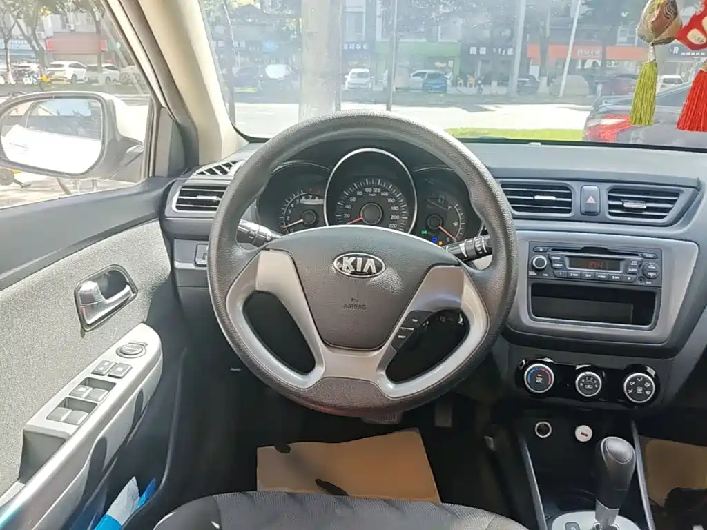 Kia K2 2015 — фото 11