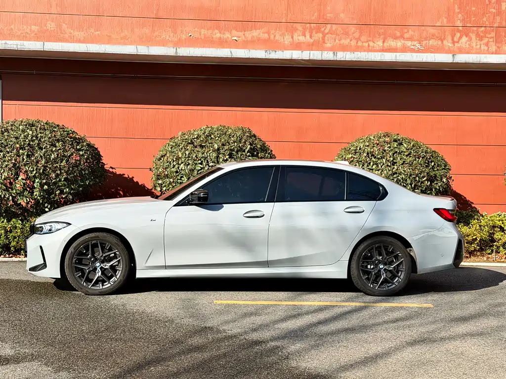 BMW 3 Series 2025 — фото 13