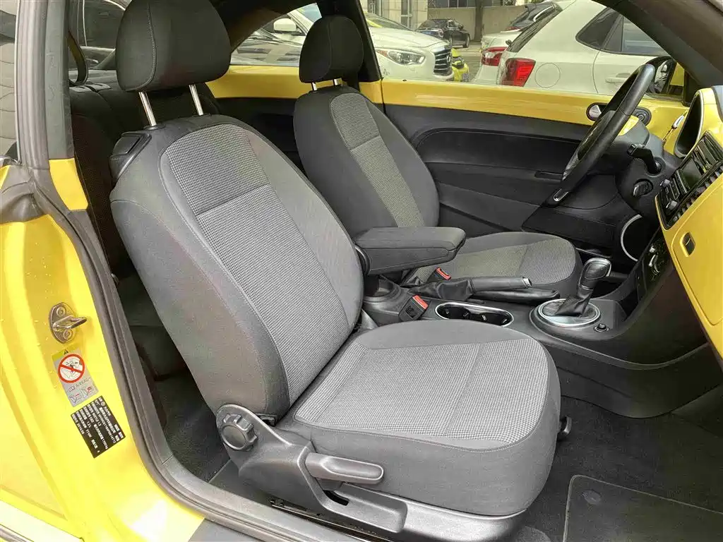 Volkswagen Beetle 2015 — фото 10