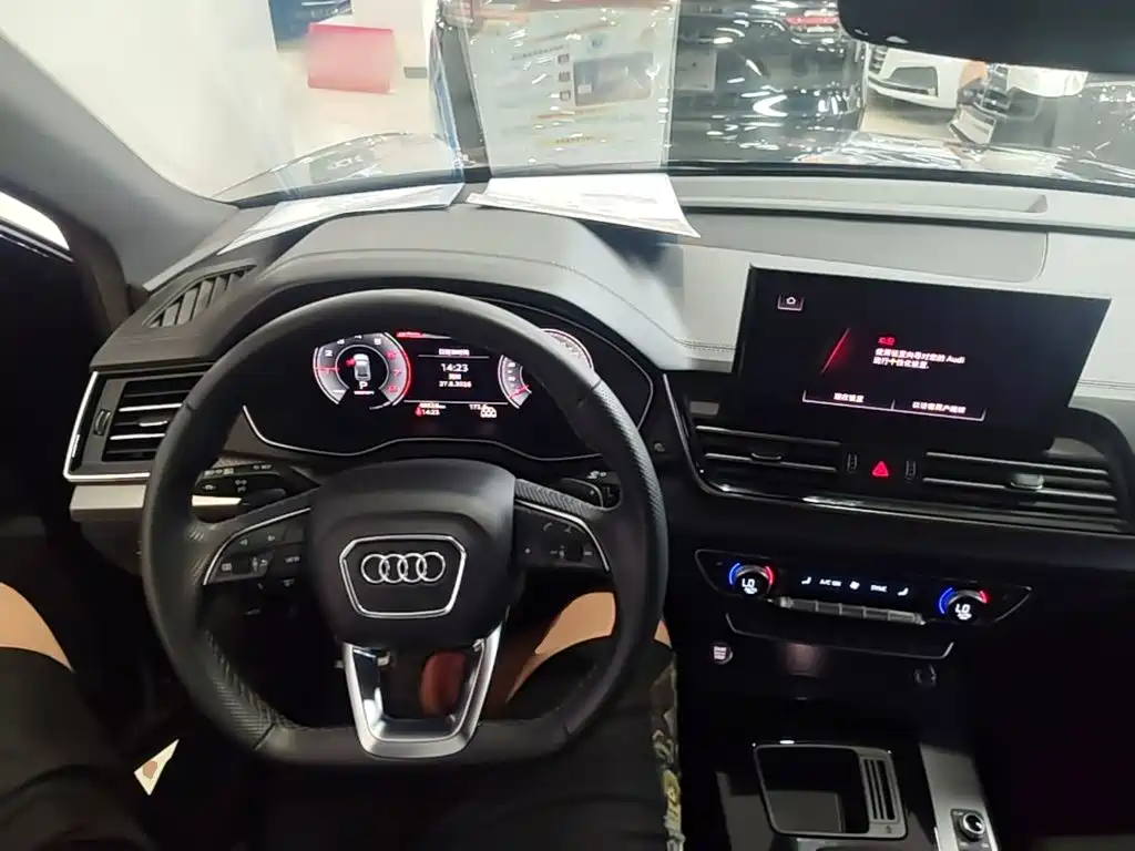 Audi Q5L Sportback 2024 — фото 11
