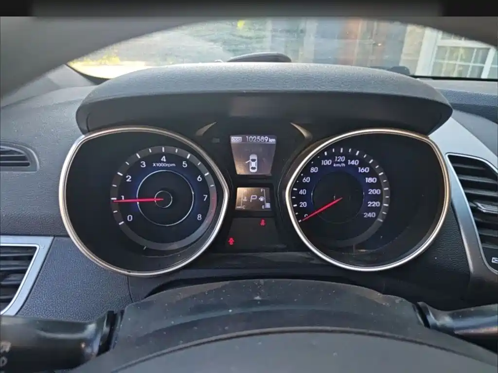 Hyundai Elantra 2016 — фото 12